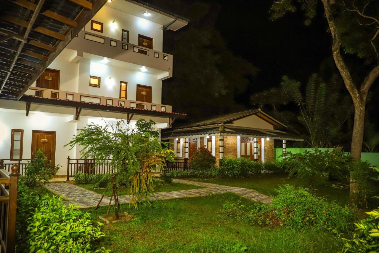 Ilamparuma Hotel Уелигама Екстериор снимка